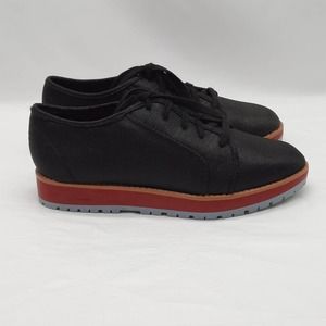 Qupid Shoes Women's Size 6 Black Metallic Low Top Lace Up Platform